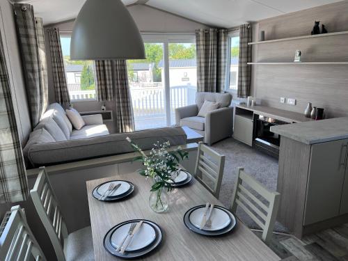 2 bedrooms, 4 beds