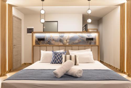 Mythic Summer Hotel - image 14