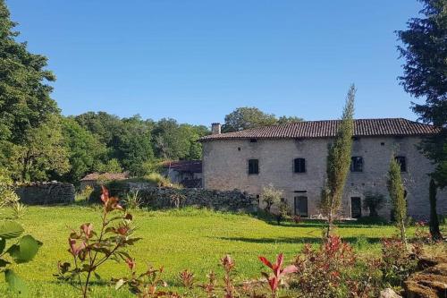 Luxurious 18th century French villa with swimming pool and jacuzzi -Villa rénovée avec jacuzzi et piscine