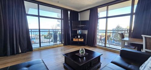 Surfers Paradise Ocean View Apartment