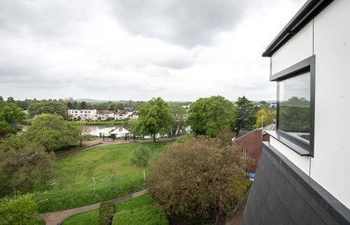 Apartment Forty Staines Upon Thames - Free Parking - Heathrow - Thorpe Park