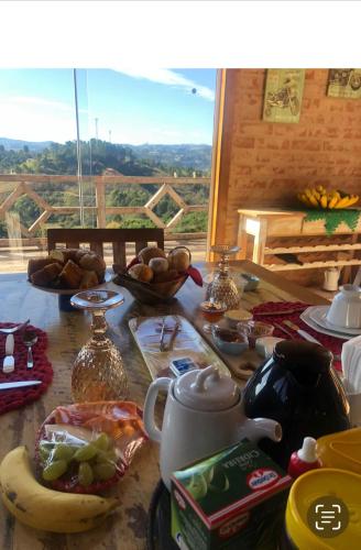 Casa em Campos do Jordão com sacada e linda vista - image 5