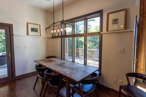 Evergreen Cottage in Blowing Rock, USA