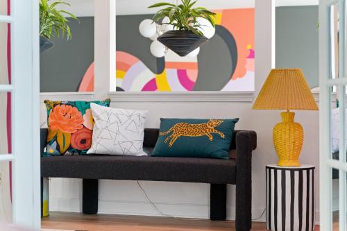 INSTA worthy Home! *Sleeps 8* - Walker's Point! INSTA worthy Home! *Sleeps 8* - Walker's Point!