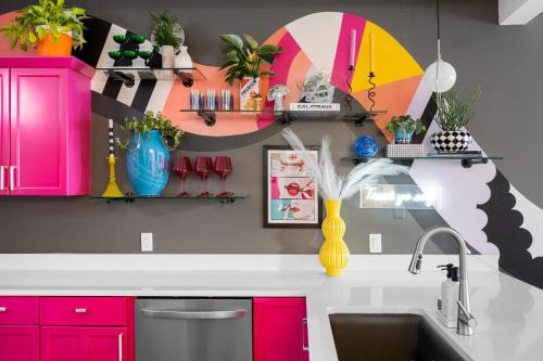 INSTA worthy Home! *Sleeps 8* - Walker's Point! INSTA worthy Home! *Sleeps 8* - Walker's Point!