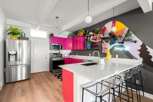 Insta Worthy Home! *Sleeps 8* - Walker's Point! - Milwaukee, WI
