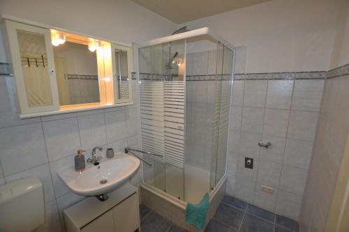 Badrum, Fewo Landkirchen 1 in Landkirchen