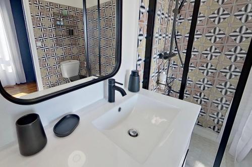 Μπάνιο, BELLE VISNONIA meublé de caractère Sud Morbihan (BELLE VISNONIA meuble de caractere Sud Morbihan) in Μπεζαν