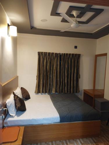 1 queen bed