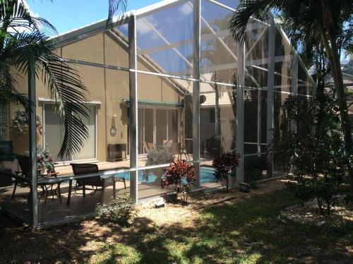Beautiful furnished 3 BR home, pool, clubhouse access - if interested, please provide your name, contact info in Delray Beach, USA