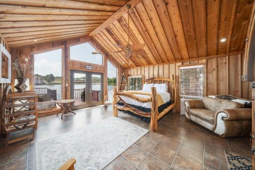 Liams Lodge-Peaceful Cabin Panoramic Lake Views