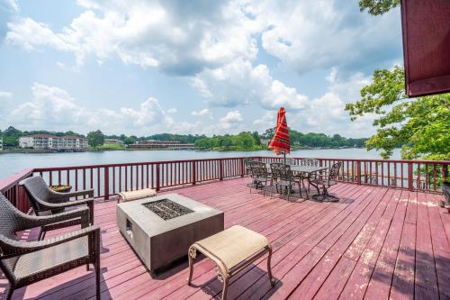 Liams Lodge-Peaceful Cabin Panoramic Lake Views