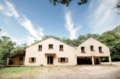 La Donaclaudré - Grand gite de groupe pour événements divers à la campagne - 63 couchages - 12 chambres - 500m2 - 25 min de Disney