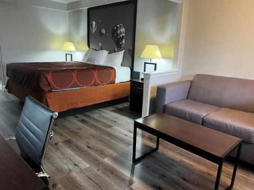 Super 8 by Wyndham Baytown/Mont Belvieu - image 10