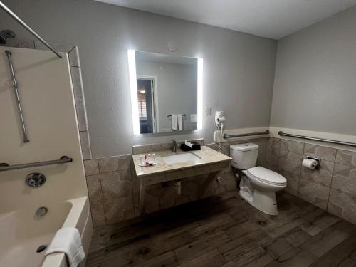 Super 8 by Wyndham Baytown/Mont Belvieu - main image