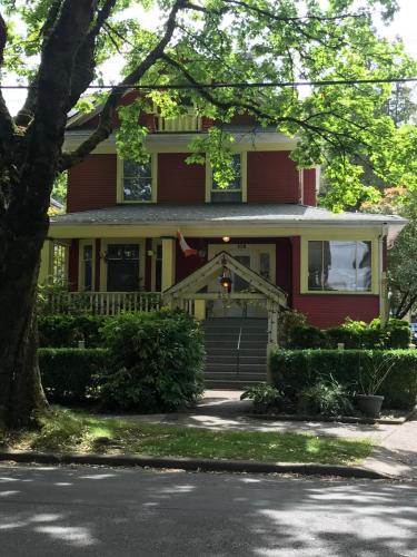 Douglas Guest House in Vancouver, Canada