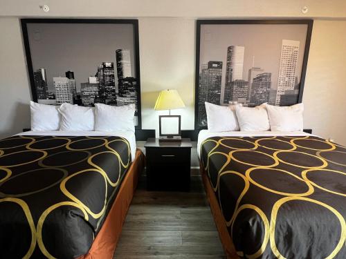 Super 8 by Wyndham Baytown/Mont Belvieu - image 7