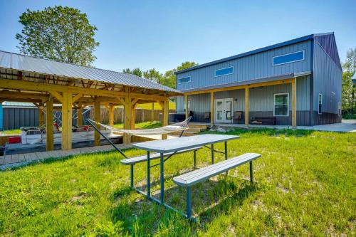 Waterfront Buckeye Lake Vacation Rental with Hot Tub in Hebron, USA