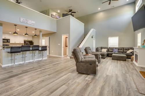Waterfront Buckeye Lake Vacation Rental with Hot Tub in Hebron, USA