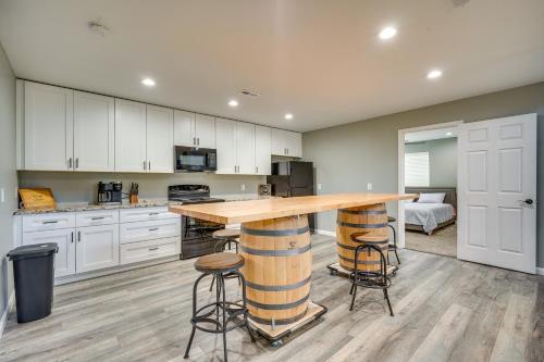 Waterfront Buckeye Lake Vacation Rental with Hot Tub in Hebron, USA