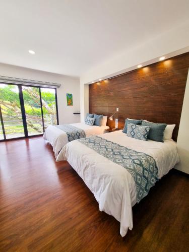 Burbi Lake Lodge Monteverde in Los Tornos