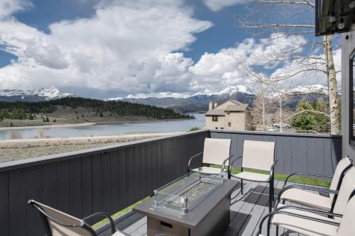 Lake Dillon Retreat Townhome Panoramic Lake Mountain Views in Dillon, USA