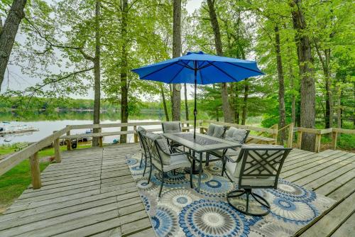 Long Lake Cabin w/ Kayaks, Private Beach & Dock! in Branch Township (MI)