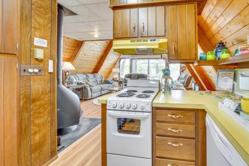 Long Lake Cabin w/ Kayaks, Private Beach & Dock! in Branch Township (MI)