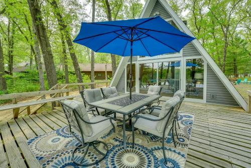 Long Lake Cabin w/ Kayaks, Private Beach & Dock! in Branch Township (MI)