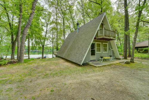 Long Lake Cabin w/ Kayaks, Private Beach & Dock! in Branch Township (MI)