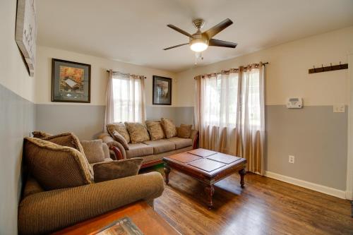 Cozy Home with Decks and Grill - 5 Mi to Capitol! in Hillcrest Heights, USA