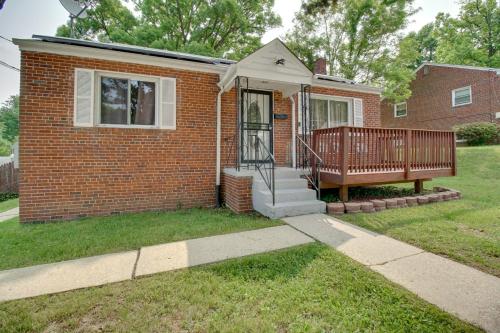 Cozy Home with Decks and Grill - 5 Mi to Capitol! in Hillcrest Heights, USA