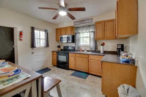 Cozy Home with Decks and Grill - 5 Mi to Capitol! in Hillcrest Heights, USA