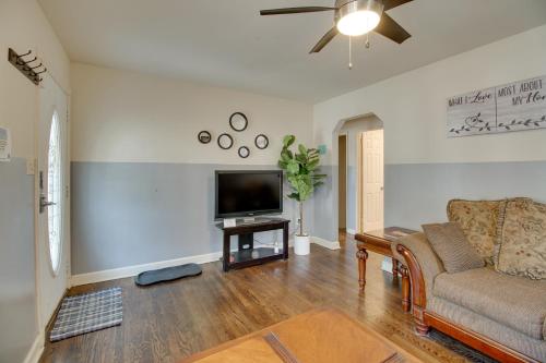 Cozy Home with Decks and Grill - 5 Mi to Capitol! in Hillcrest Heights, USA