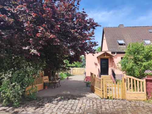 Storchennest mit großem Garten für Urlaubsgäste