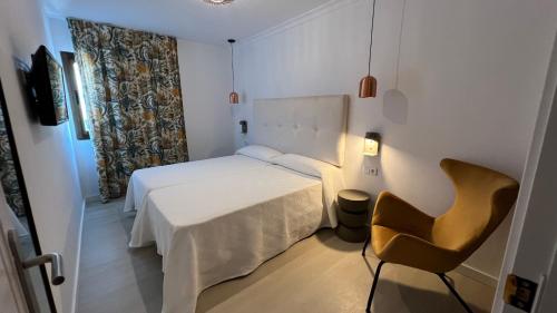 Apartamentos Poniente Playa - image 2