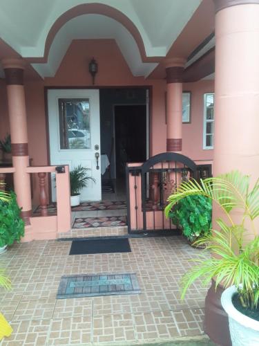 Exterior view, Derick's Inn in Piarco