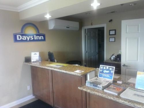 Lobby, Days Inn by Wyndham Kingman East in Kingman (AZ)
