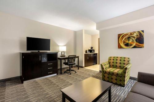 Best Western Plus Jonesboro Inn & Suites - image 3