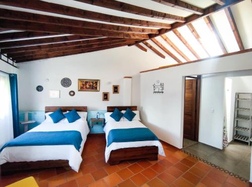 Quadruple Room with Balcony image 6