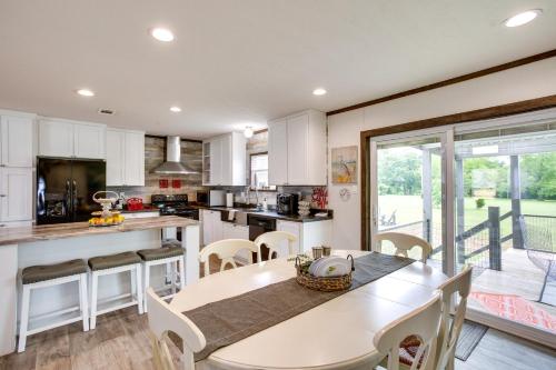 Kingston Home with On-Site Boat Parking 2 Mi to Lake in Shay, USA