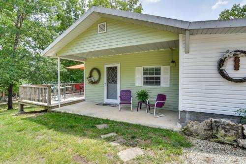 Bull Shoals Lake Home with Porch - Steps to Water! in Diamond City, USA