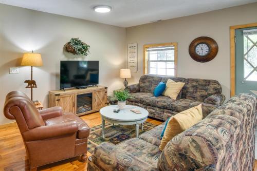 Bull Shoals Lake Home with Porch - Steps to Water! in Diamond City, USA