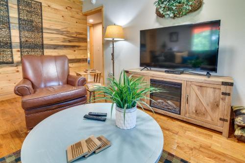 Bull Shoals Lake Home with Porch - Steps to Water! in Diamond City, USA