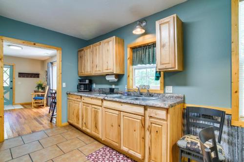 Bull Shoals Lake Home with Porch - Steps to Water! in Diamond City, USA