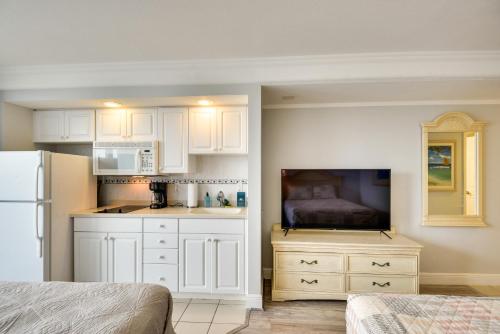 Cozy Daytona Beach Studio with Impeccable View! in Daytona Beach, USA