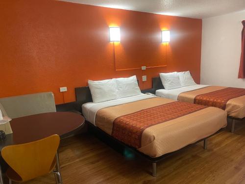 Regal 8 Inn & Suites Regal 8 Inn & Suites