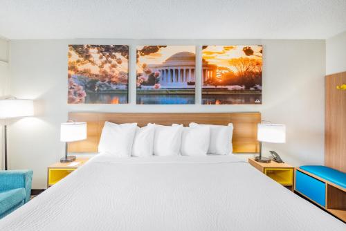 Days Inn by Wyndham Charlottesville/University Area - image 2