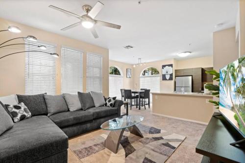 Lovely & coxy 2BR/2BA! 5MIN to Disney! in Anaheim, USA