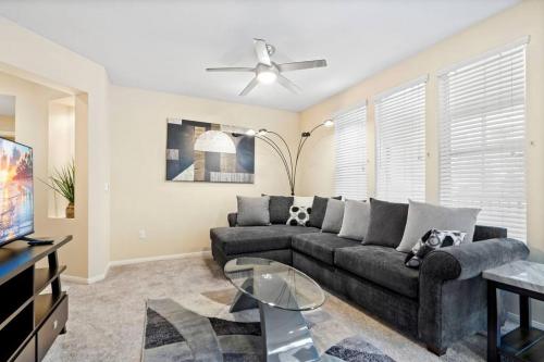 Lovely & coxy 2BR/2BA! 5MIN to Disney! photo 4